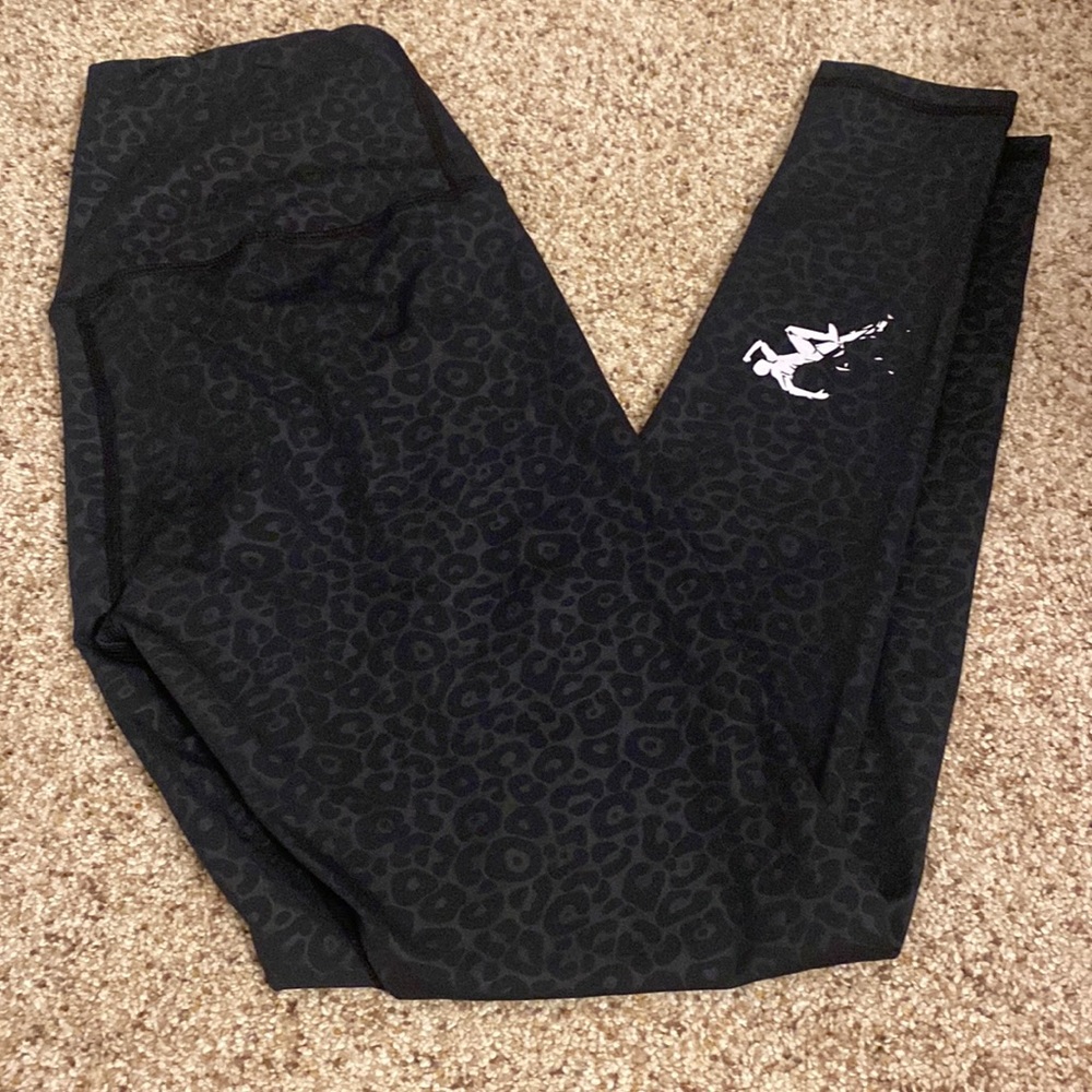 black leopard print leggings